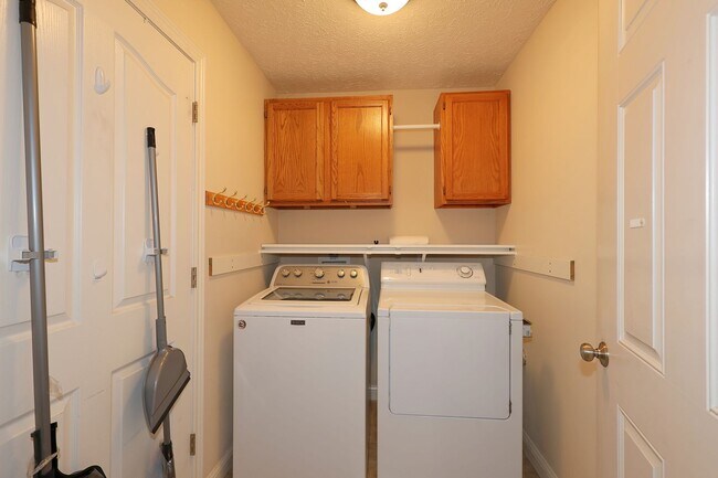 Building Photo - Room Share Rental: Spacious 2 Bedroom / 2 ...