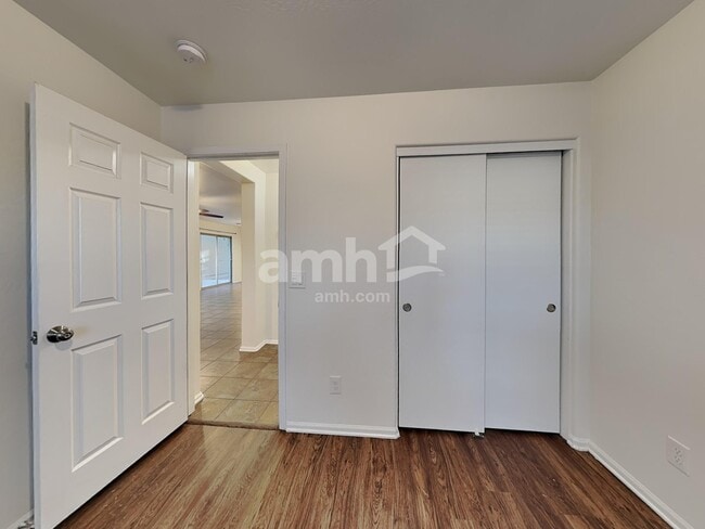 Building Photo - 1033 S Deerfield Ln