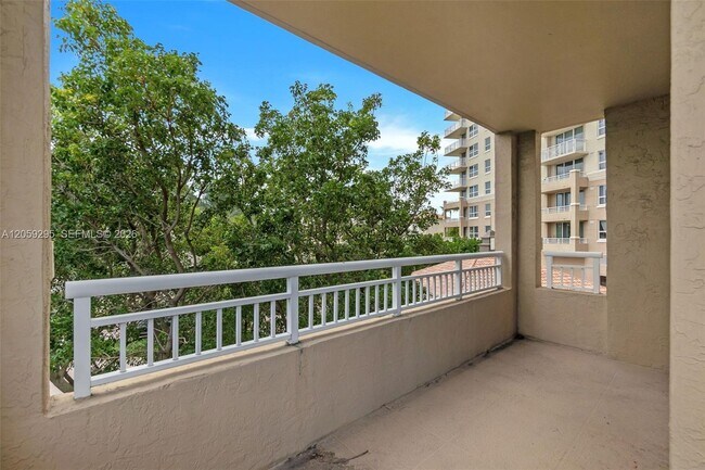 Building Photo - 19501 W Country Club Dr