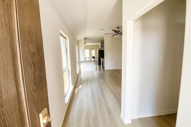 Building Photo - 7505 Paramount Dr