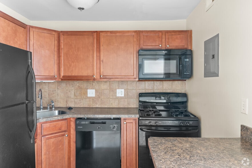 1BR, 1BA - 650SF - Kitchen - Westgate Apartments