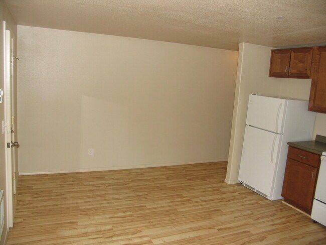 Building Photo - 508 SE Davis St