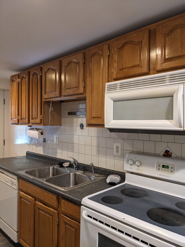 Building Photo - 110-112 12th St NE