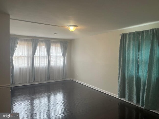 Building Photo - 1839 Powell St