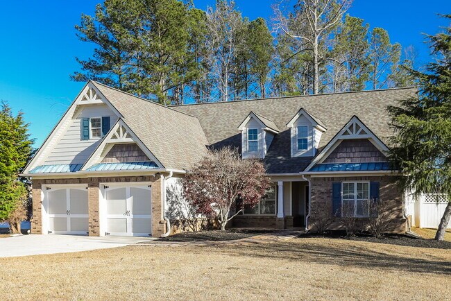 Building Photo - 303 Surrey Ct