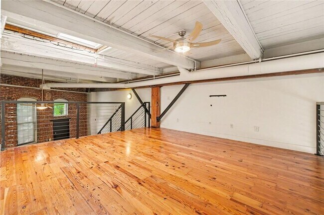 Building Photo - 644 Wells St SW