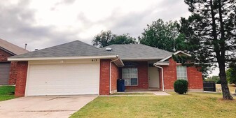 Building Photo - 913 Chartrand Ct