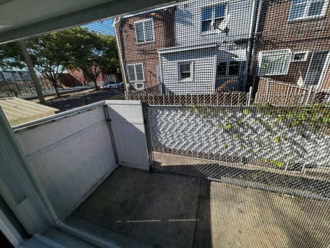 Building Photo - 3BR/1BA Beautiful Port Richmond Home with ...