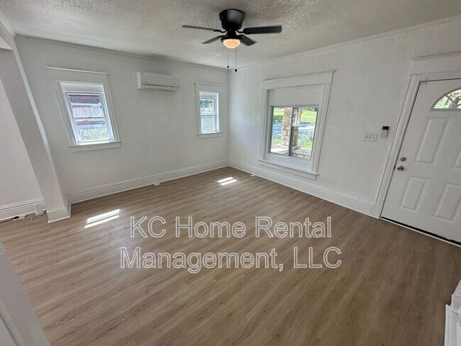 Building Photo - 2958 Lockridge Ave