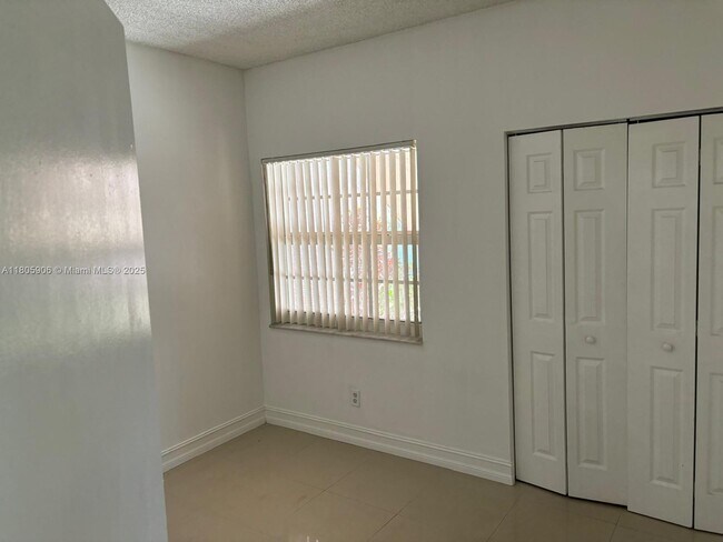 Building Photo - 620 Cypress Club Way