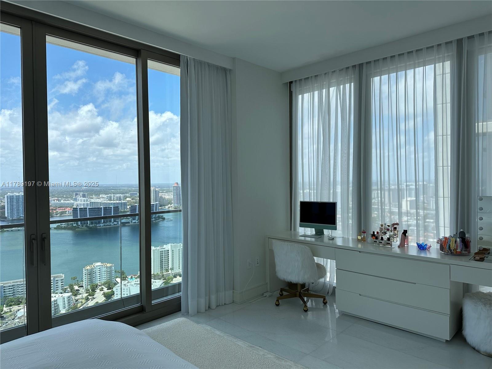 Building Photo - 17901 Collins Ave