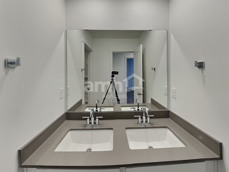Building Photo - 4855 85th Dr NE