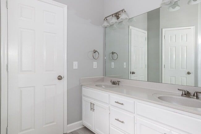 Building Photo - 1449 Brighton Cir