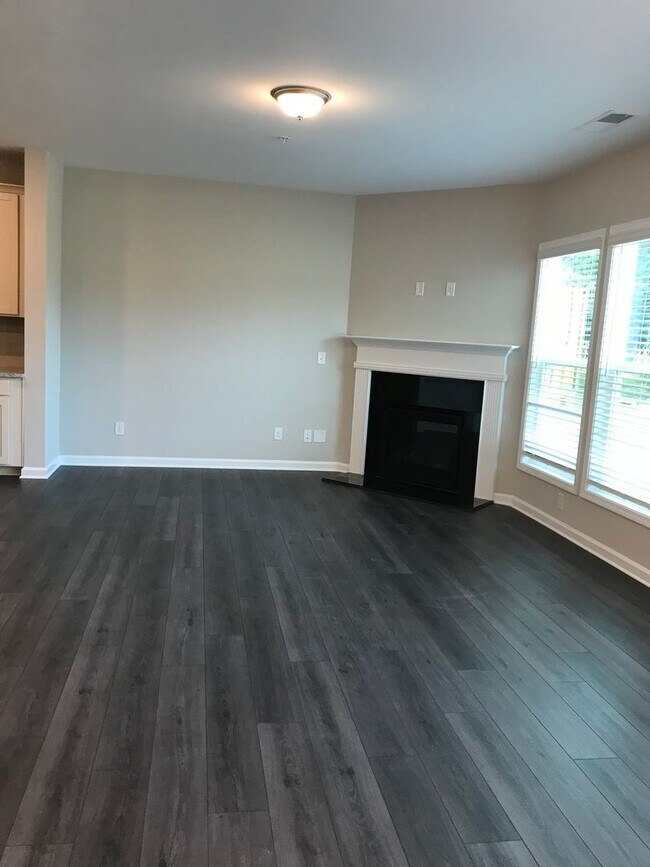 Building Photo - Spacious 3BR Townhome in Cumming | 2,178 Sq Ft | Available September 1
