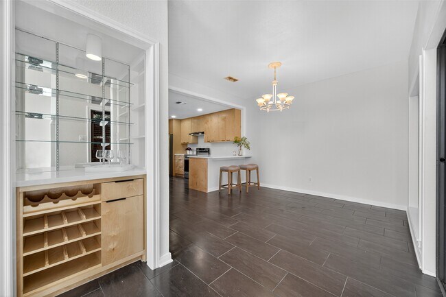 Building Photo - 7447 Cambridge St