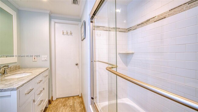 Building Photo - 2900 Banyan St