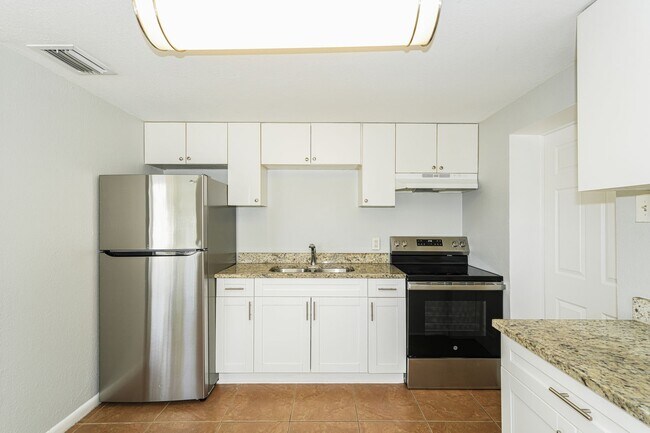 Building Photo - 3 BR/1BA | Newly Renovated Single Family Home | Large yard| In Tampa!