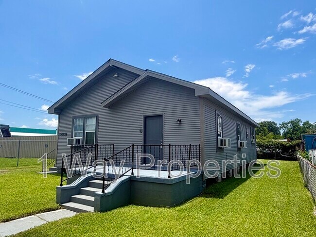 Building Photo - 7409 4th St