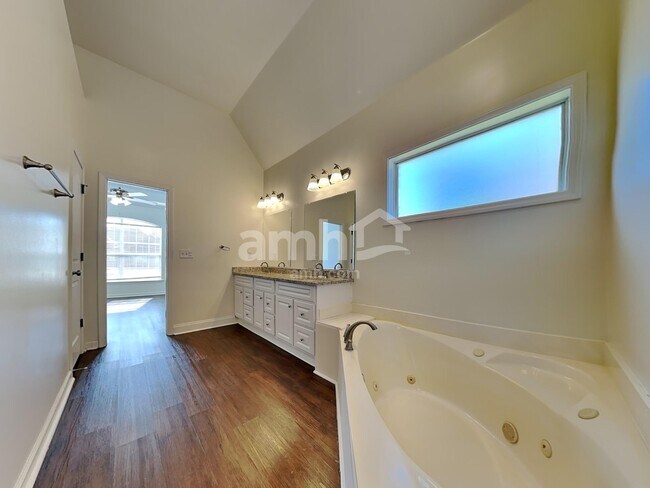 Building Photo - 13136 Braybourne Pkwy