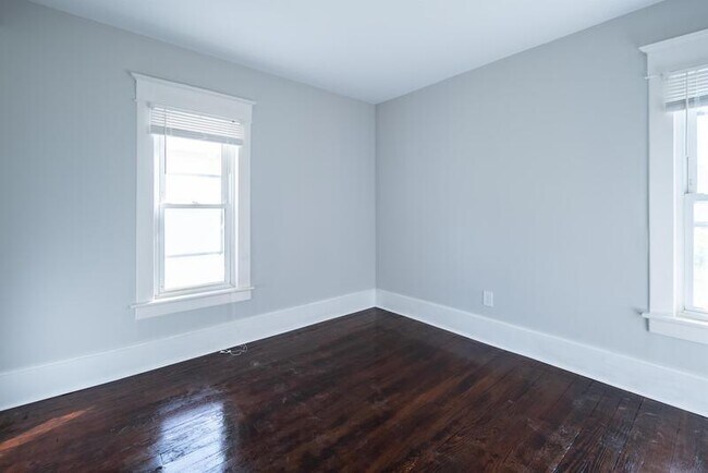Building Photo - 207 7th Ave