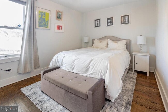 Building Photo - 1659 Holbrook St NE