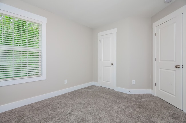 Building Photo - 607 N Scruggs St