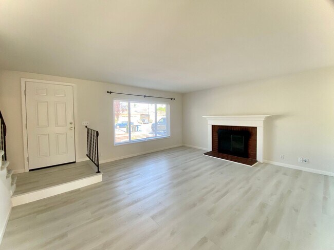 Building Photo - Gorgeous 5-bedroom home located in Fremont! – Huge Backyard!