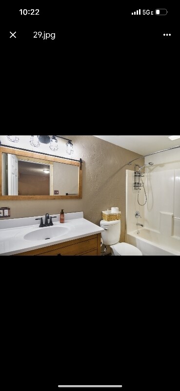 Building Photo - 734 Hillview Rd