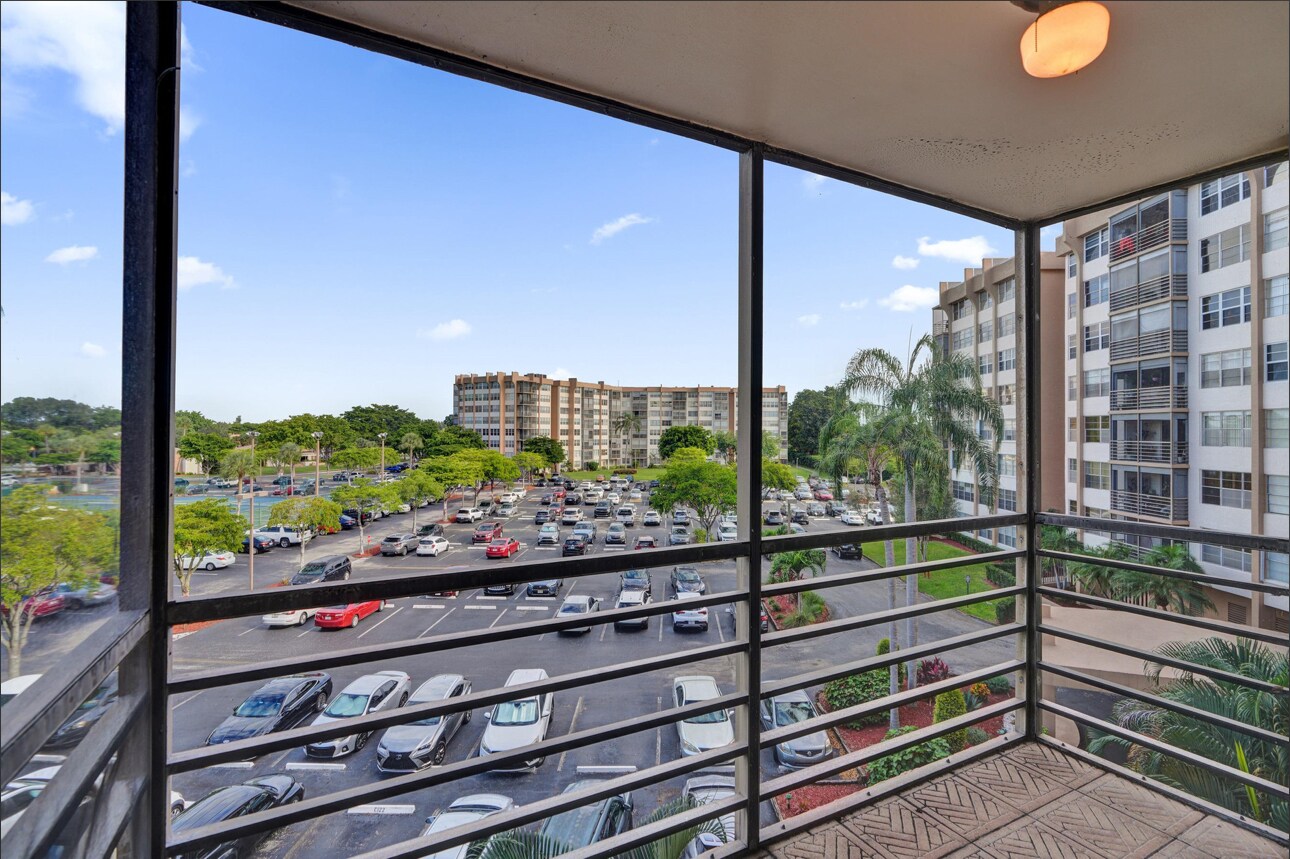 Building Photo - 1200 Saint Charles Pl