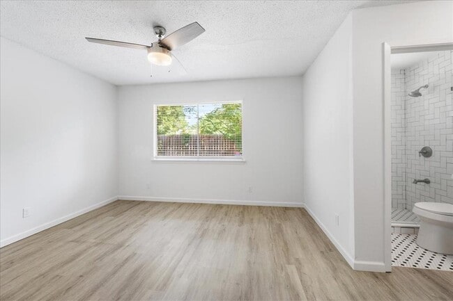 Building Photo - 7505 Shadywood Dr