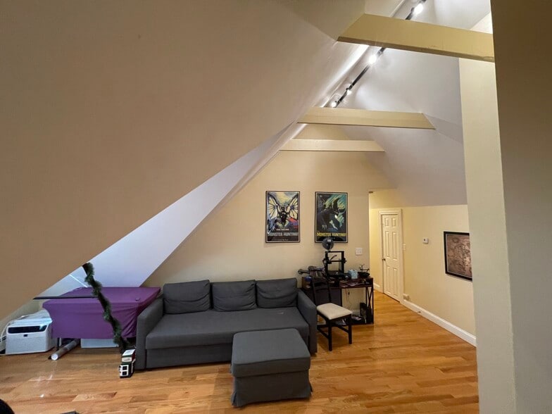 Building Photo - 5 Irving St