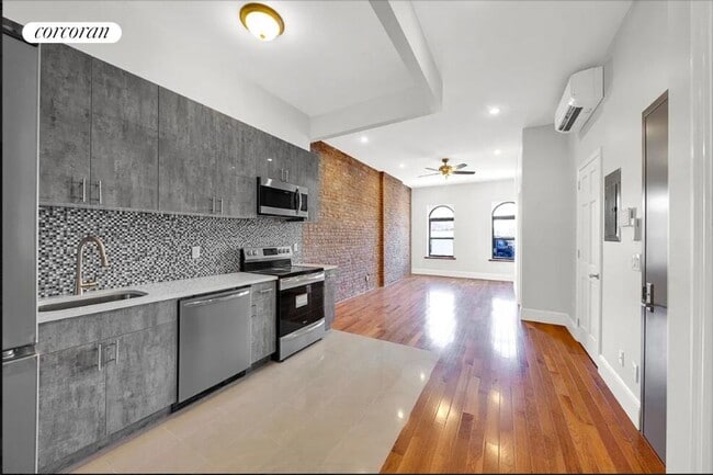 Primary Photo - 539 Rogers Ave