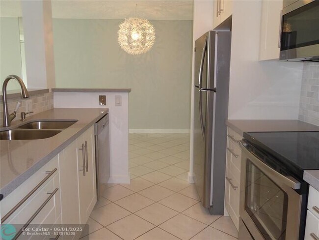 Primary Photo - 1009 N Ocean Blvd