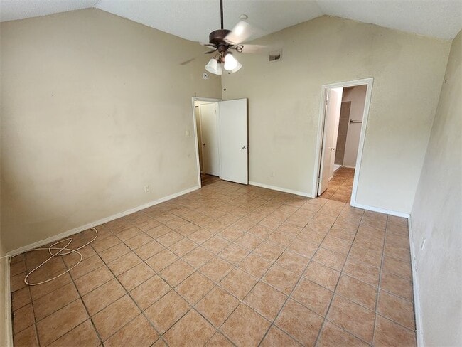Master bedroom - 4206 Katrina Ln