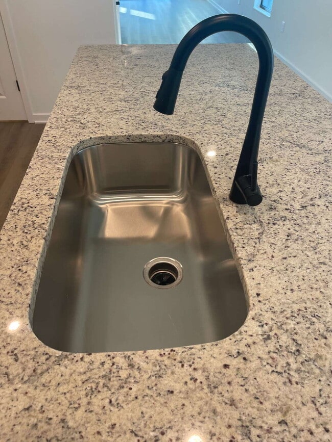 Building Photo - 1270 Ahoy Ave