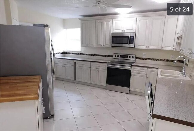 Building Photo - 8185 Longbay Blvd