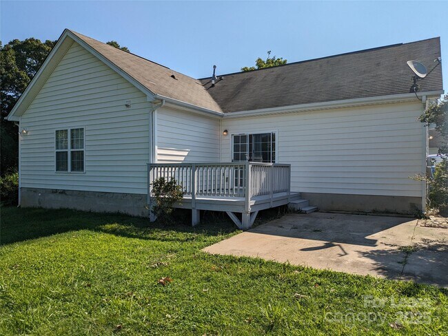 Building Photo - 111 Sterling Terrace Dr