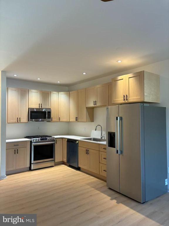 Building Photo - 44 Reading Ave