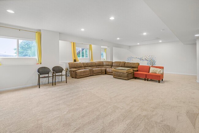 Building Photo - 6722 Rocky Ridge Dr