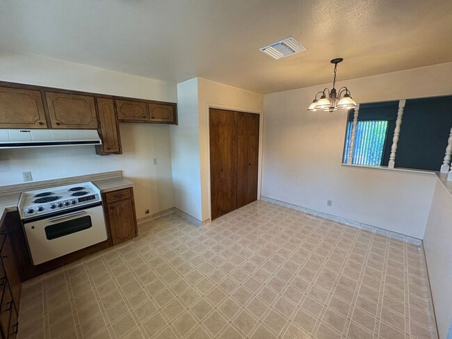 Building Photo - 4144