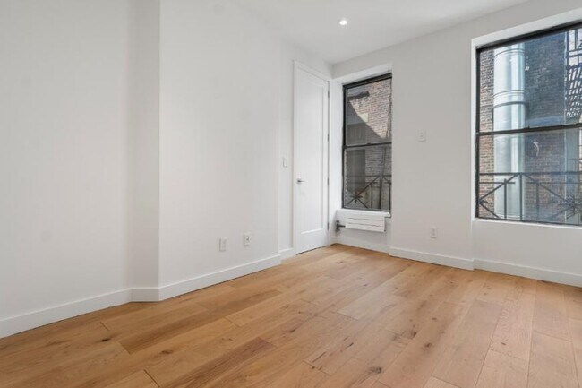 Building Photo - 2 bedroom in New York NY 10011
