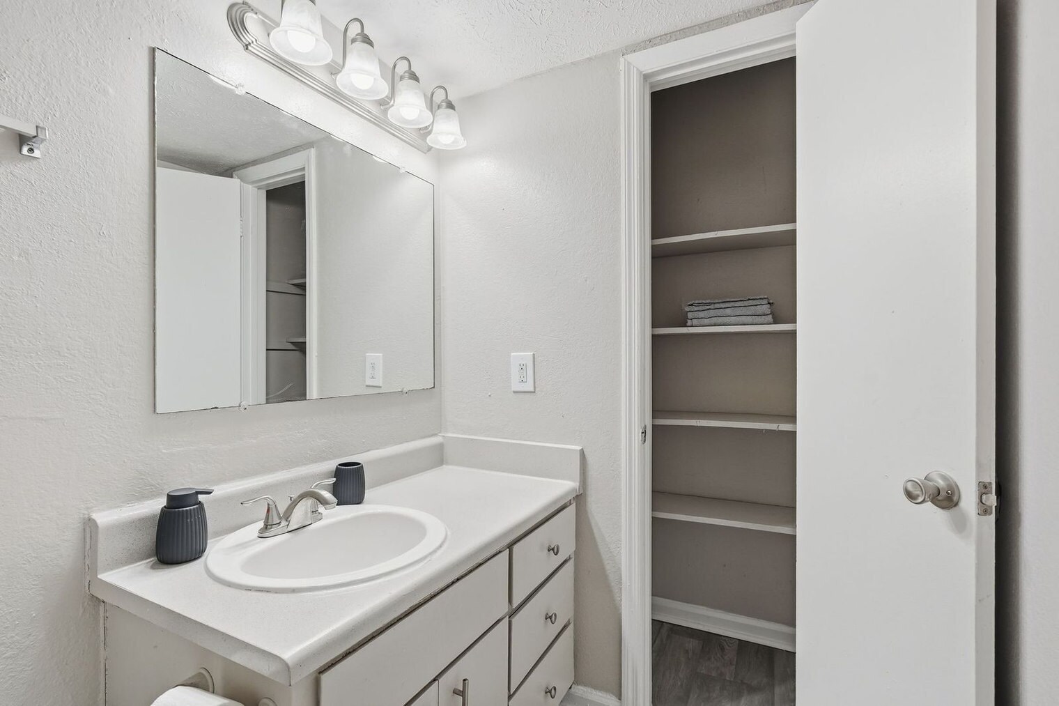 Building Photo - 1314 Stone Mill Ct