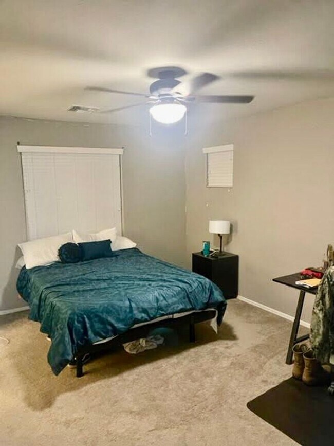 Building Photo - Lovely 3Bedroom/ 2.5 Bath Mesa Home!