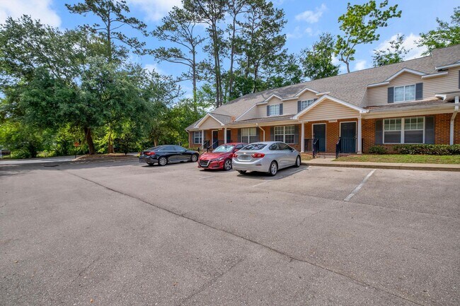Building Photo - 241 Dixie Dr