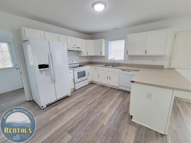 Building Photo - 186 Grandfather Farms Rd