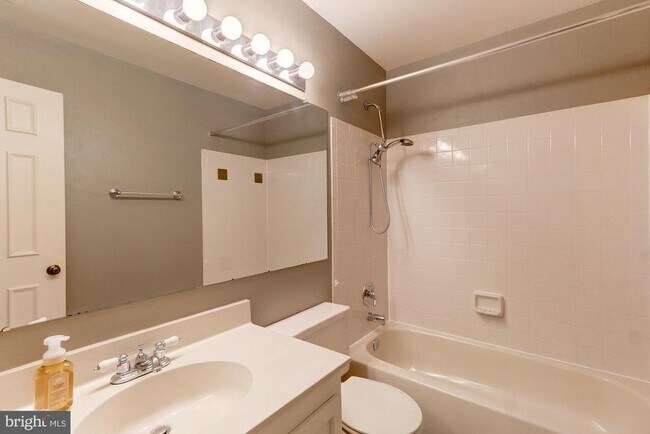 Building Photo - 10195 Ashbrooke Ct