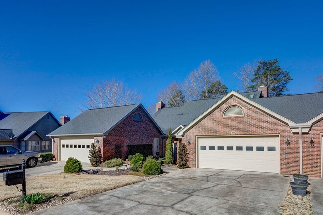 Building Photo - # Serene Living Near Travelers Rest