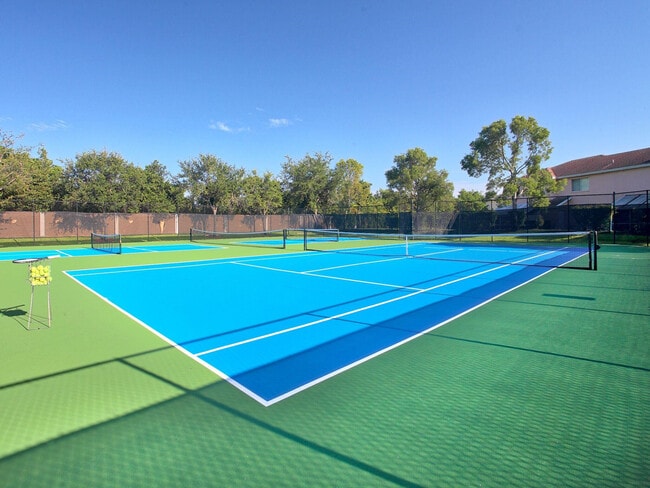 Building Photo - 4740 SW 12th Pl