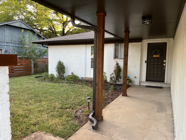 Building Photo - 5024 S 85th East Ave