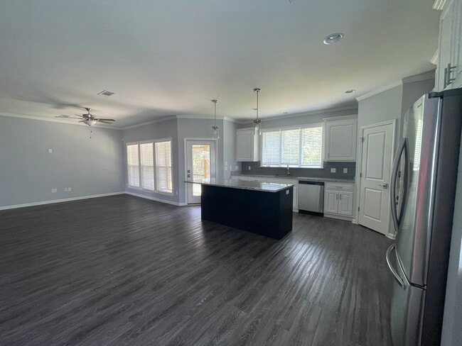 Building Photo - 564 Ridgeland Rd